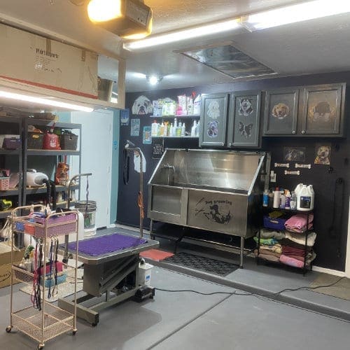 FurBabies and Friends dog bathing station in a garage shop that is cage less, private, climate controlled.